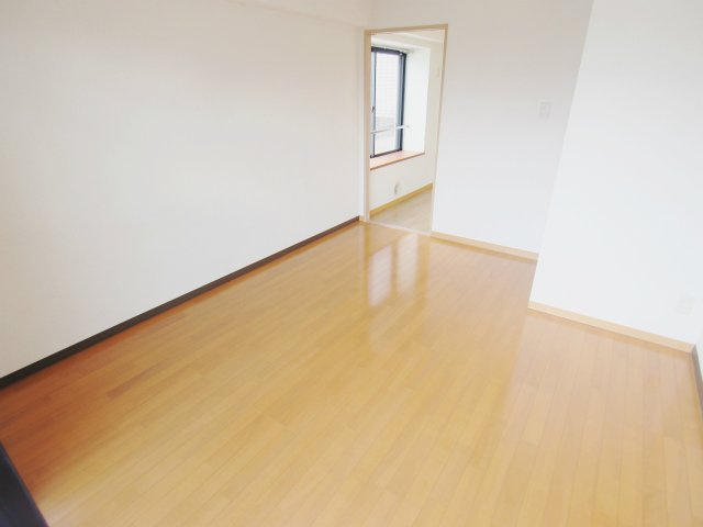 クレセントハウスの居間・リビング