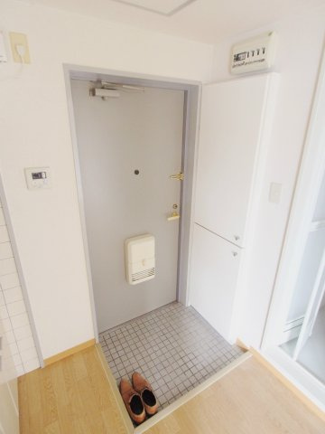 クレセントハウスの玄関