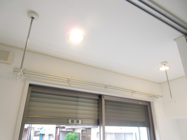 メルベーユの設備|★室内物干しフック＆防犯シャッター★