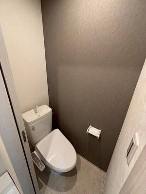 【トイレ】 | アンビション豊春 | ゆったりとした空間のトイレです