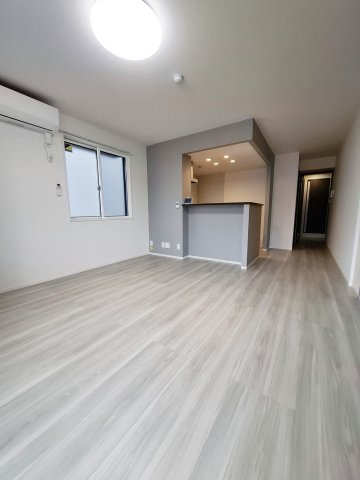 メゾン・ド・プティエル今津の居間・リビング