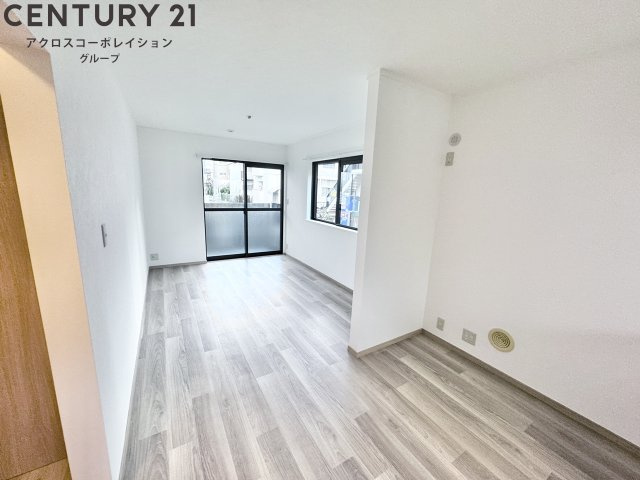 白くて明るいリビング