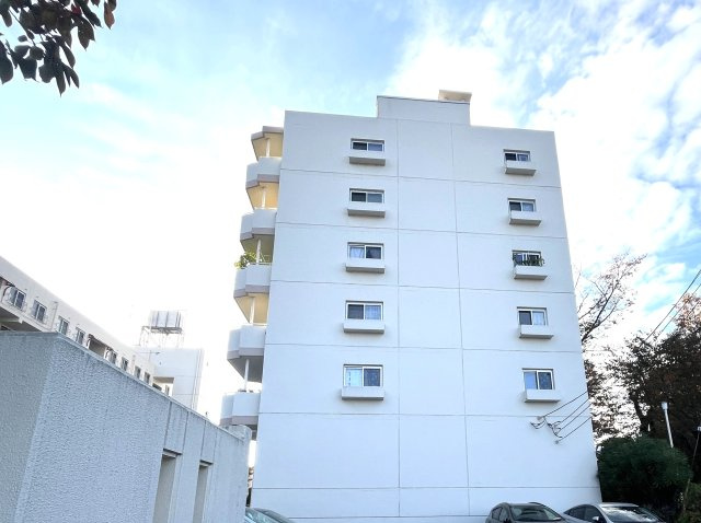 ドルフ青葉台４号棟の外観