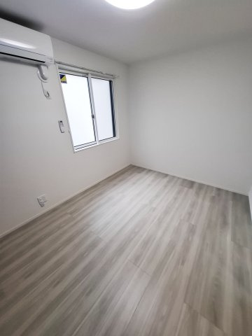 メゾン・ド・プティエル今津の洋室