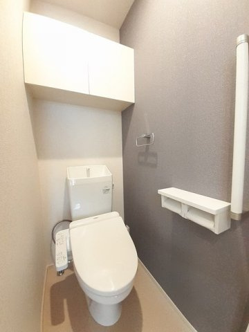 アルメールＢのトイレ|落ち着いた色調のトイレです