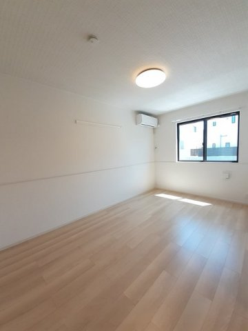 アルメールＢの内装|明るい色調の室内です