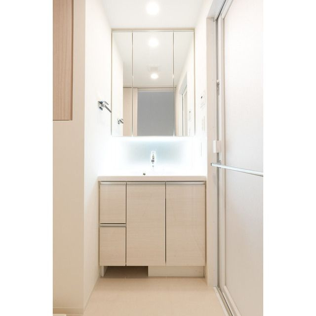 レフィールオーブ代々木の独立洗面台|■キャビネット収納付きの独立洗面台