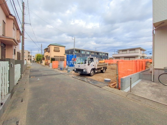 越谷市宮本町3丁目 新築分譲住宅 全4棟 2号棟の前面道路含む現地写真