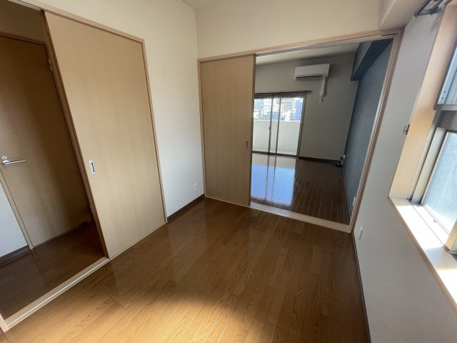 アルテマイスター清水の洋室