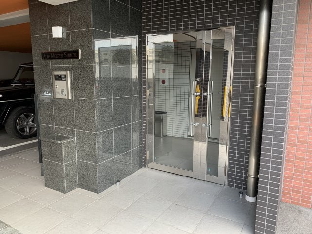 アルテマイスター清水のエントランス