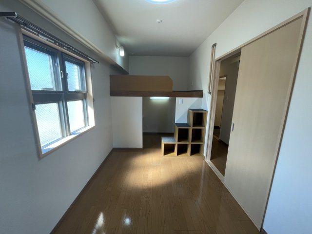 アルテマイスター清水の洋室