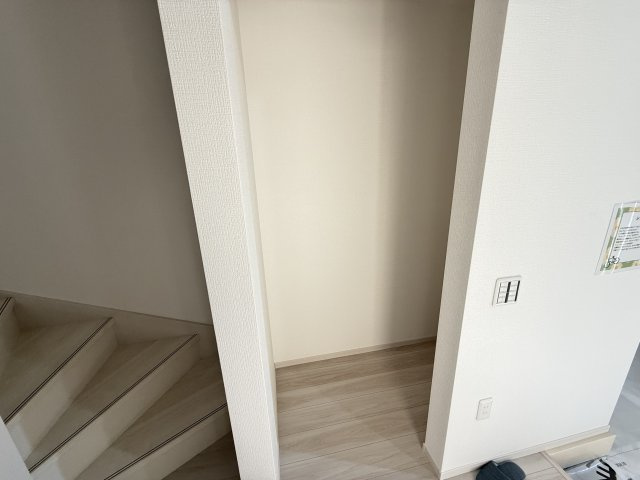 アーバンスタイル前橋市前箱田町1期　１号棟の収納|玄関にはホールクローク付きです♪コートやカバンの収納にいかがでしょうか