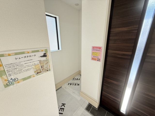 アーバンスタイル前橋市前箱田町1期　１号棟の玄関|シューズインクロークが標準装備。玄関がすっきり片付きますよ！