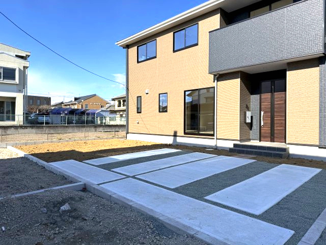 アーバンスタイル前橋市前箱田町1期　１号棟の駐車場|駐車場もキレイに整備されています。並列３台駐車可能です。