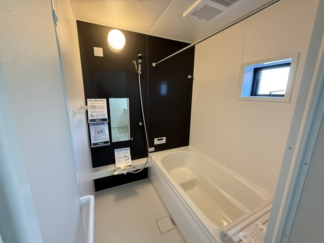 アーバンスタイル前橋市前箱田町1期　１号棟の浴室|１坪タイプのフルオートバスです！
足を延ばして入れる広さなので一日の疲れも癒されますよ♪
室内物干しや浴室乾燥機もあるのでお天気の悪い日にはランドリースペースとしてもご利用できます！