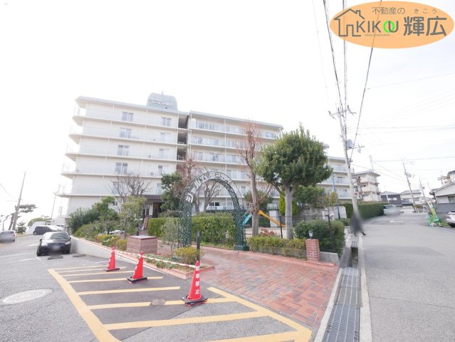 【外観】 | シャルムシーサイド明石　3F | 室内令和3年にリフォームしておりますので、室内は大変キレイです。
海に近いマンションですので、マリンスポーツが好きな方にもおすすめです。