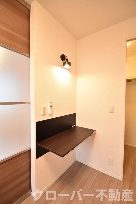 ビアンフェの内装|折りたたみデスク