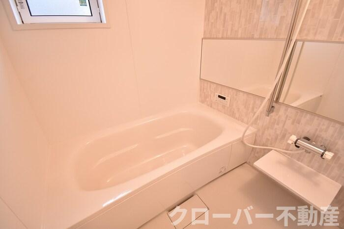 ビアンフェの浴室|追い焚き機能付きユニットバス（一坪風呂＋窓付）