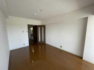 【居間・リビング】 | リバーサイド柴島 | ゆったり過ごせる居間です