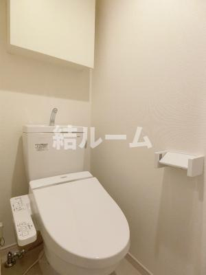 坂戸市関間１丁目の賃貸マンションのトイレ
