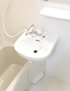 北区西ケ原４丁目のアパートの洗面所