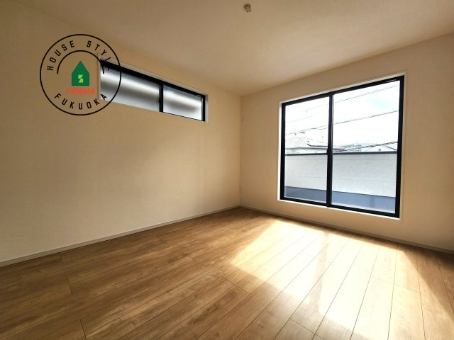 福岡市博多区諸岡3丁目第2-2棟（1号棟）　の寝室|主寝室には収納力に優れたクローゼットがありますので、お部屋もすっきり片付きます。