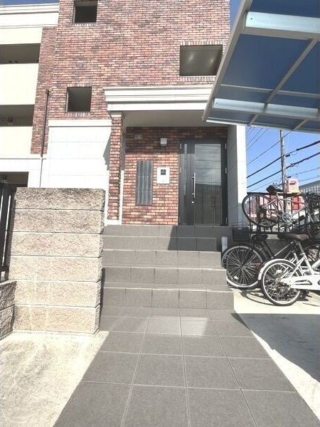 CENT FORCE OKEHAZAMAのエントランス