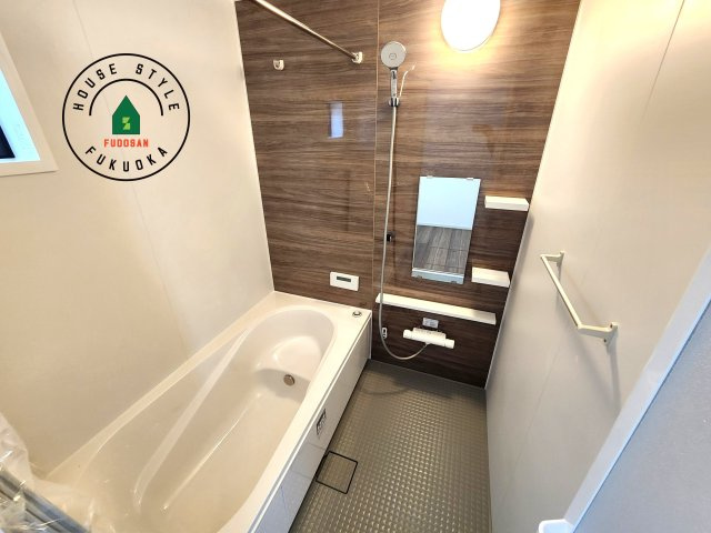 福岡市博多区諸岡3丁目第2-2棟（2号棟）　の内観：施工例|1日の疲れを癒してくれる広々バスルーム。雨の日のお洗濯にも大活躍な浴室乾燥機付です！