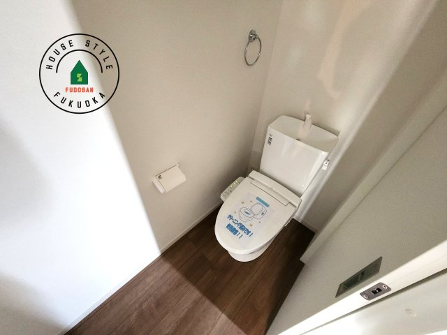 福岡市博多区諸岡3丁目第2-2棟（2号棟）　の内観：施工例|温水洗浄便座を完備しております。2ヶ所にトイレがあるのは朝の慌ただしい時間も安心です。