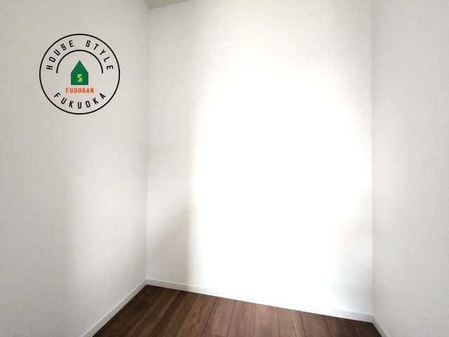 福岡市博多区諸岡3丁目第2-2棟（2号棟）　の内観：施工例|洋服や大きな荷物が多い方や人数の多いご家族などは、一般的なクローゼットよりもウォークインクローゼットのほうが使い勝手が良いです。