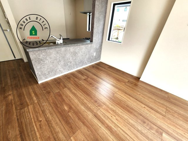 福岡市博多区諸岡3丁目第2-2棟（2号棟）　の内観：施工例|キッチンから立ち込める香りが今日の料理を期待させます。