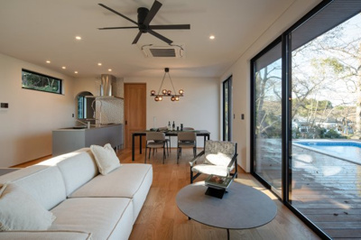 【居間・リビング】 | Vilike大室高原 | 開放的なLDK空間です