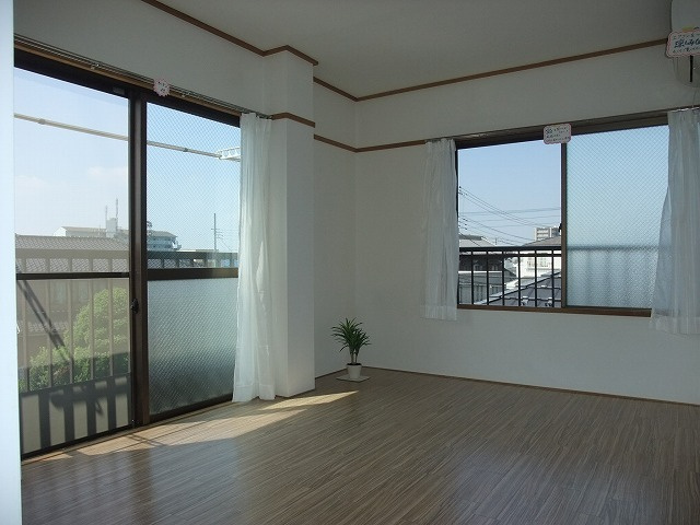 ニューマナーハイムの居間・リビング|※別部屋写真