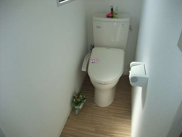 ニューマナーハイムのトイレ|※別部屋写真