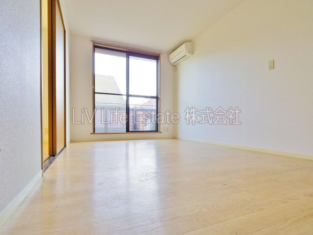 西東京市中町３丁目のアパートの居間・リビング