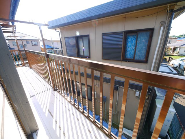 八街市八街ろ　中古戸建のバルコニー|内外リフォーム済み令和7年6月  ユニットバス リビング約15.2帖 車庫1台高さ制限1.6m以下