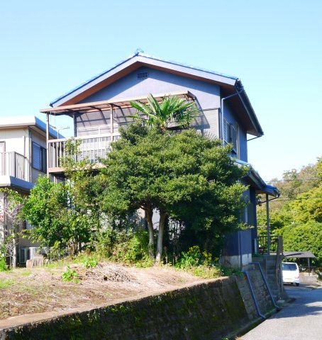八街市八街ろ　中古戸建の外観|内外リフォーム済み令和7年6月  ユニットバス リビング約15.2帖 車庫1台高さ制限1.6m以下