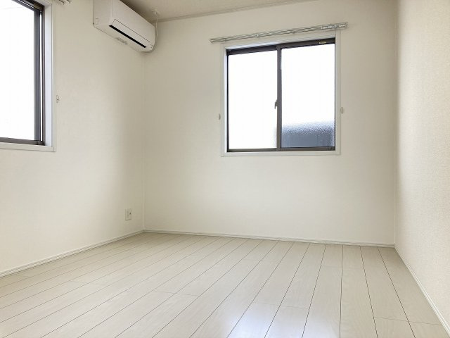 ゼファー　B棟の洋室
