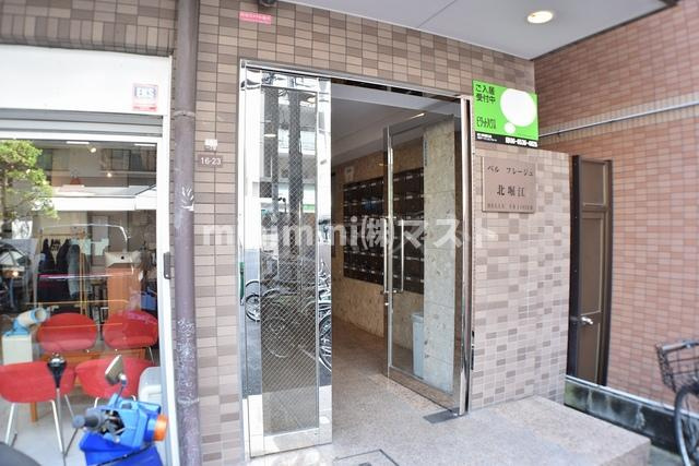 大阪市西区北堀江１丁目の賃貸マンションのエントランス