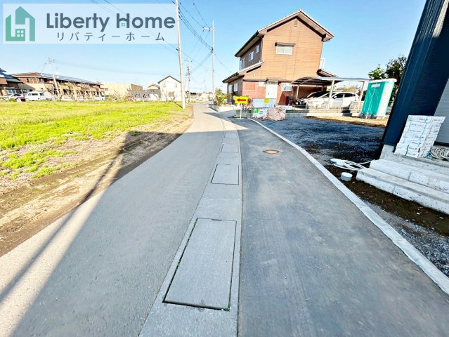 第1笠間市南友部　新築戸建　1号棟の前面道路含む現地写真