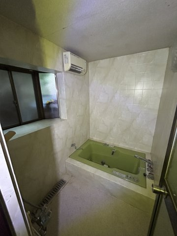 足利市小俣町の一戸建ての浴室