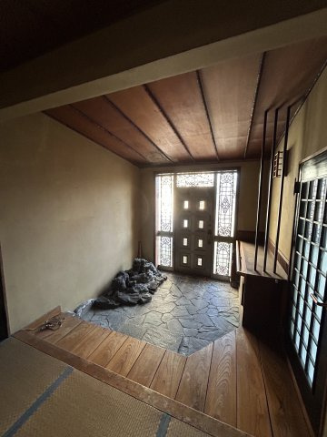 足利市小俣町の一戸建ての玄関