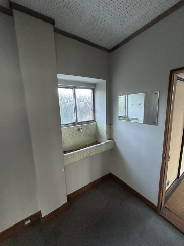 足利市小俣町の一戸建ての独立洗面台