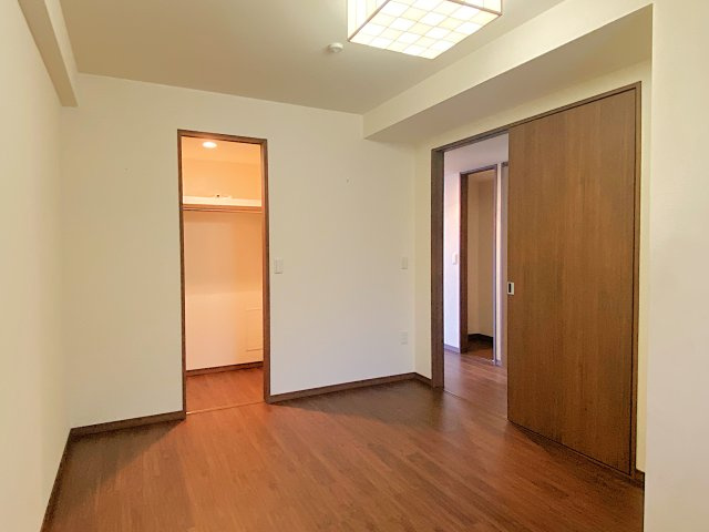 レーヴェンリゾシアヴェスティブルーの洋室|ウォークインクローゼットあり