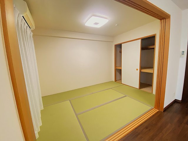 レーヴェンリゾシアヴェスティブルーの和室|カーテンを開けると海が見える