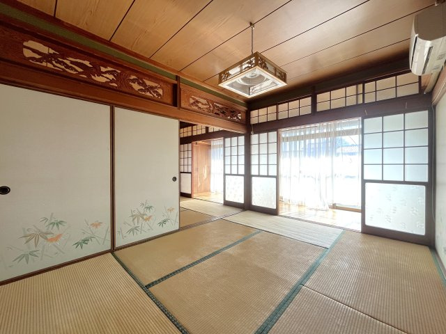 西宮浦町貸家の居間・リビング