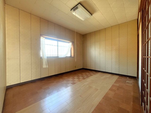 西宮浦町貸家の居間・リビング