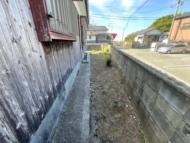 西宮浦町貸家の庭