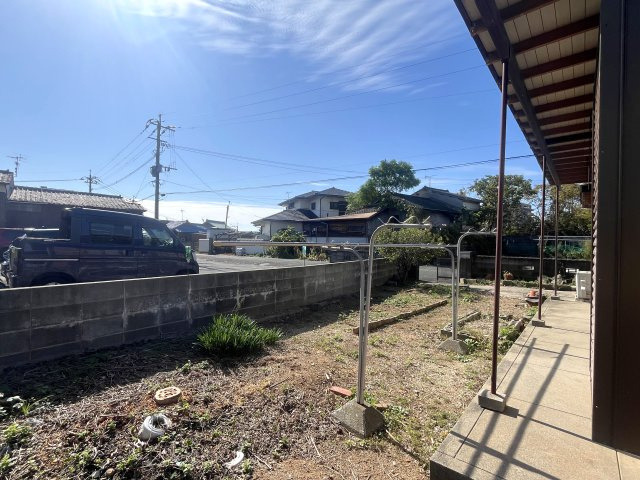 西宮浦町貸家の庭