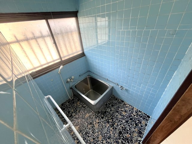 西宮浦町貸家の浴室